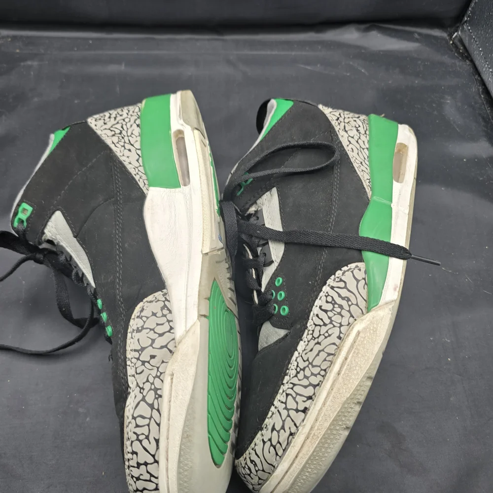 Nike Black and Green Athletic‎ Shoes